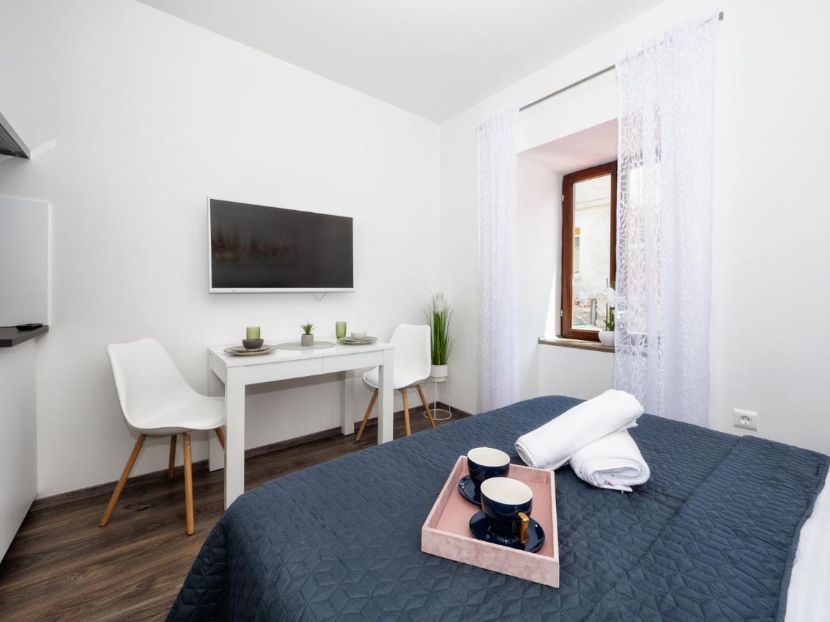 Arena Delight Studio Apartments Pula Luaran gambar